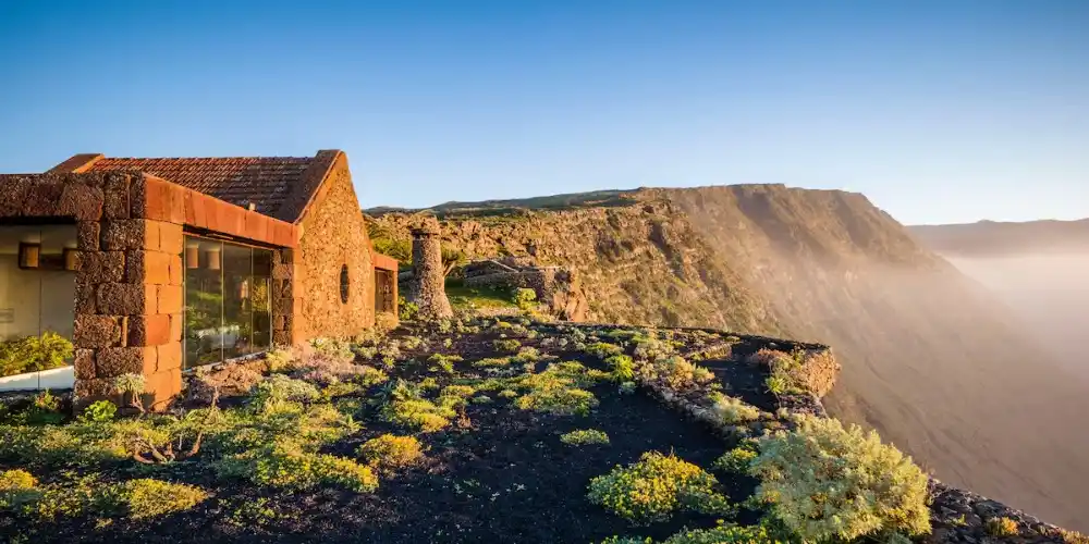De Mapas a Relatos: Cómo Capturar la Belleza de El Hierro