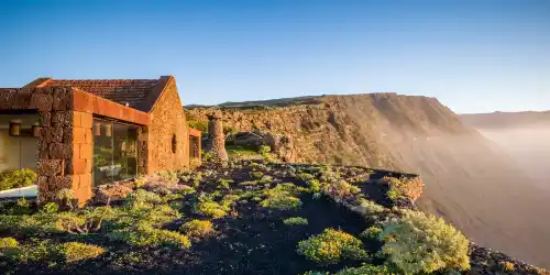 De Mapas a Relatos: Cómo Capturar la Belleza de El Hierro